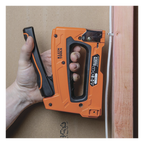 Grapadora para Cables de Voz, Datos y Video (UTP) a Madera — KLEIN TOOLS